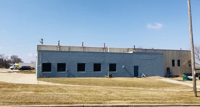 4385 - 400 Commerce