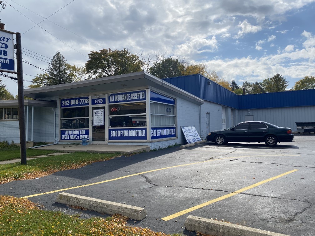 325 W Sunset Drive, Waukesha, Wisconsin 53189 4632 325 W Sunset Drive